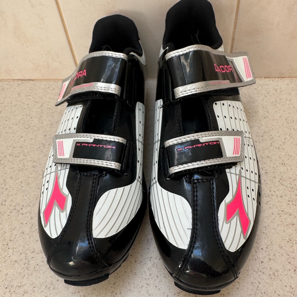 Diadora Women’s Bike Shoes - Black and Pink